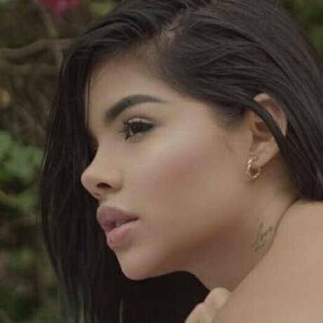 charitharamburo modèle xxx img