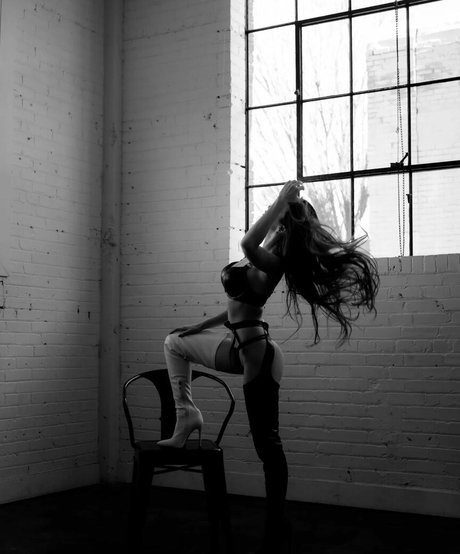 adelinesofficial star du porno exclusive photo