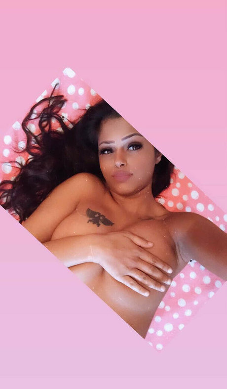 Berki Loretta modèle xxx images