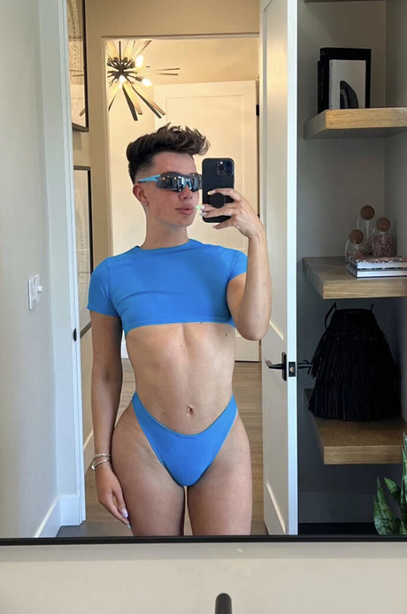 James Charles jolie star du porno des photos