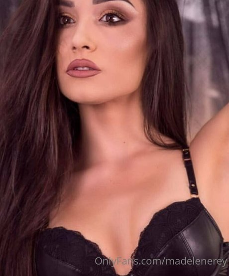 MadeleneRey modèle sympa photos