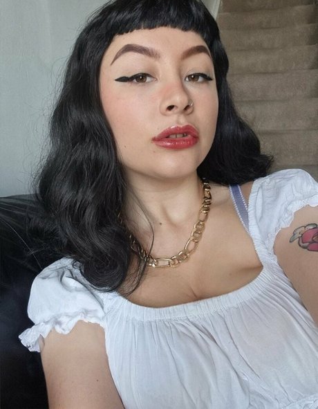 bbw épais uniquementfans érotique gratuit image