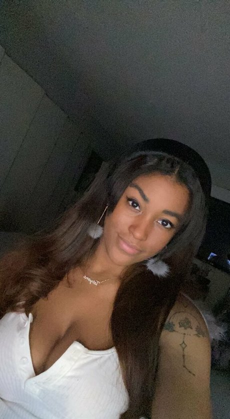 TatyMx nus star du porno galerie