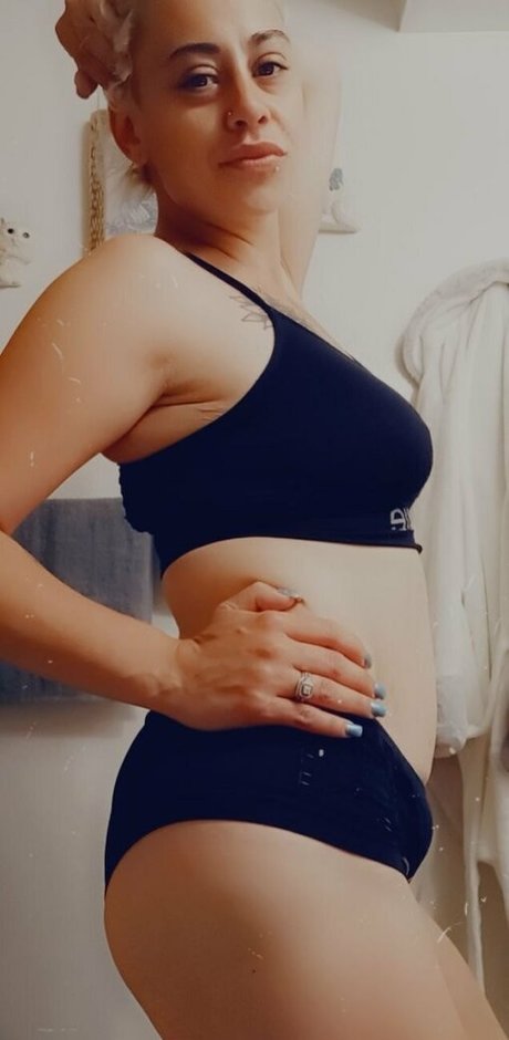 alyyjane actrice adulte photos