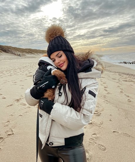 Lara Benjamina Winter modèle érotique img