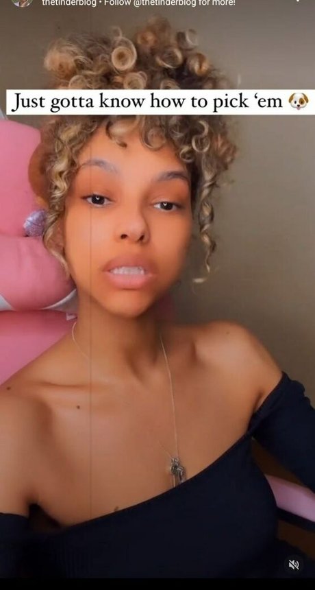 Julya Antoinette modèle de haute qualité img