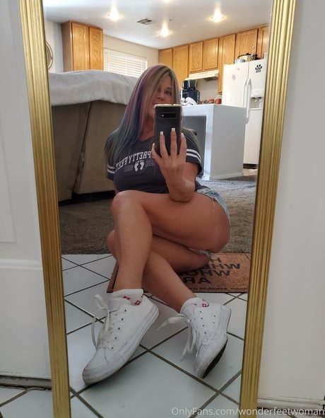 wonderfeetwoman modèle sexy galerie