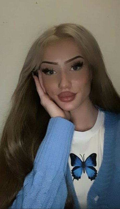 Trannyeva joli modèle image