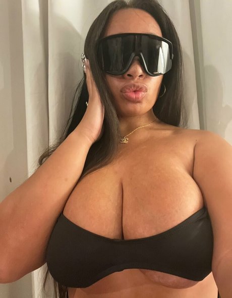 filles potelées onlyfans nu sexy image