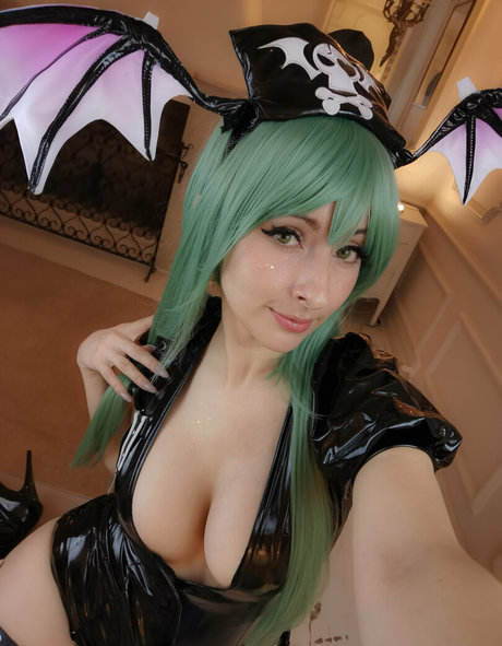 fille courbée dà côté onlyfans nus pornographiques photo