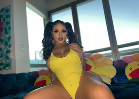 theoriginalbarbiedoll actrice sexy photos