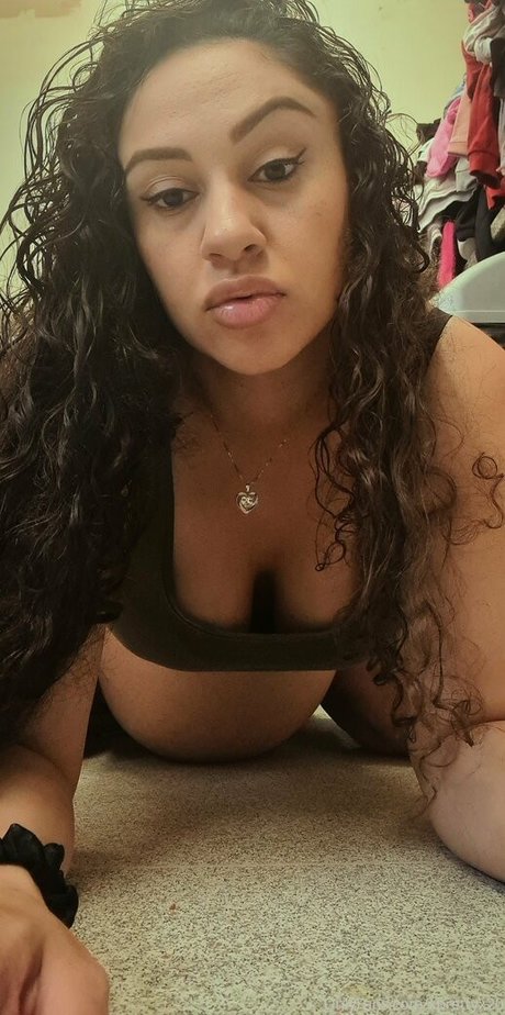 chaton courbé onlyfans nus gratuits photo