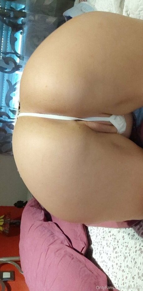 lauwu53 modèle pornographique collection