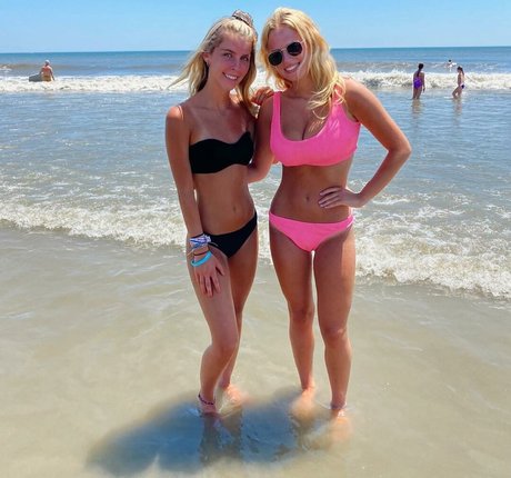 Ashley Hackel haut modèle archive