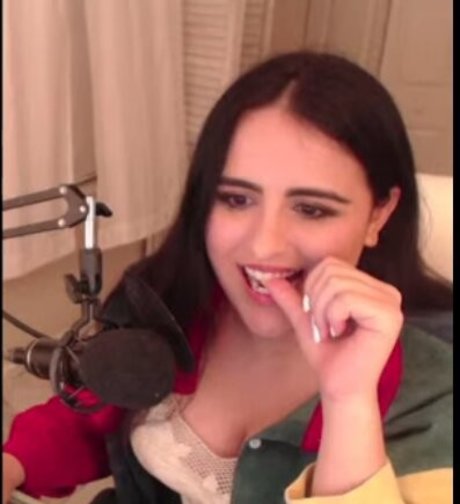 Alliebeemac modèle pornographique image