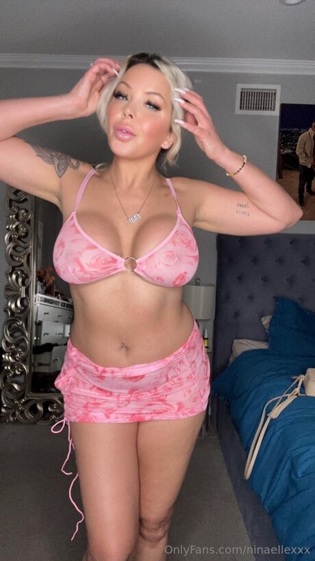 ninaellexxx actrice chaude galeries