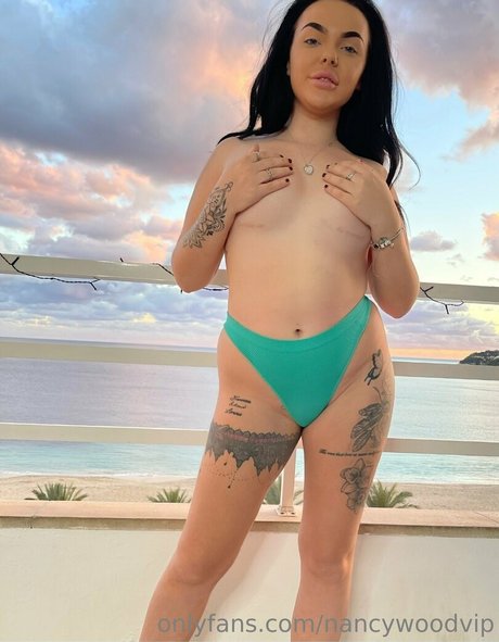 éjacule sur la langue onlyfans sexy érotique galerie