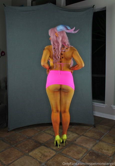 chaton mouillé onlyfans nu parfait collection