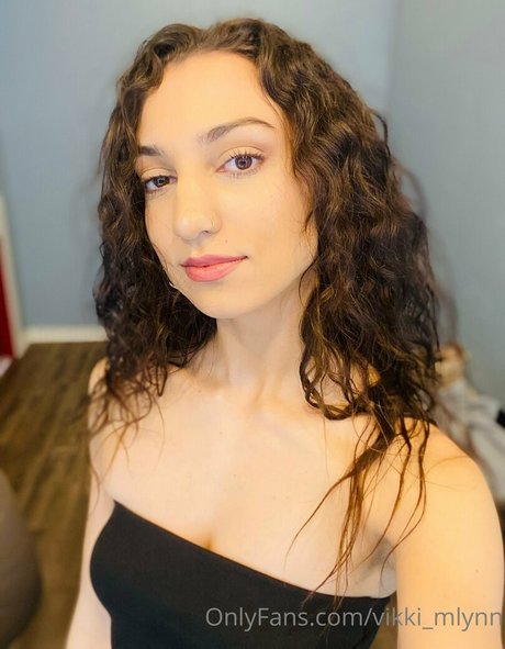 Vikki Mlynn modèle artistique photo