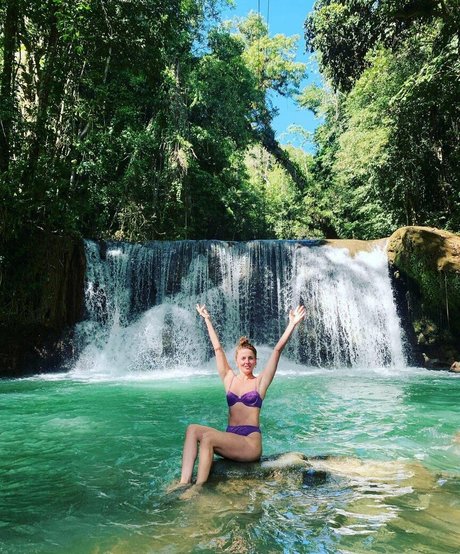 Ophelia Lovibond nus étoiles images