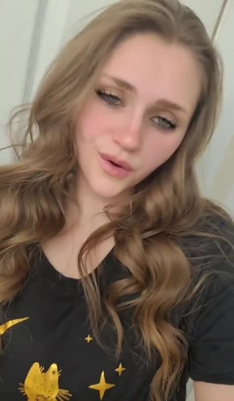 Ivory Ray modèle chaud galeries