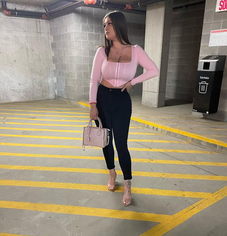 Alexia C modèles nus image