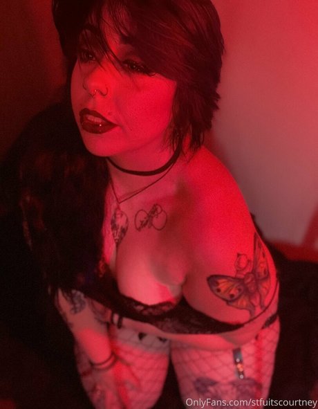 stfuitscourtney modèle parfait archive