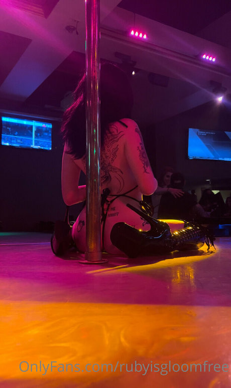 rubyisgloomfree étoile adulte galerie