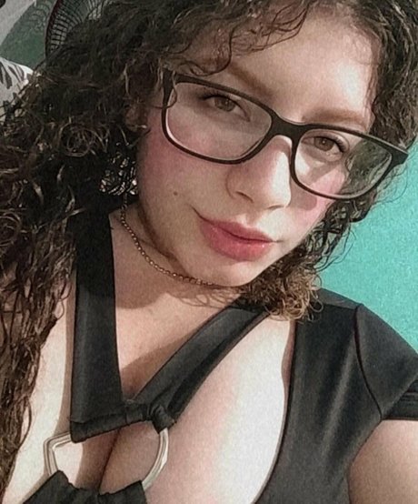 fille courbée dà côté onlyfans les meilleurs nus images