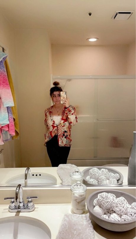 Emma R B modèle érotique galerie