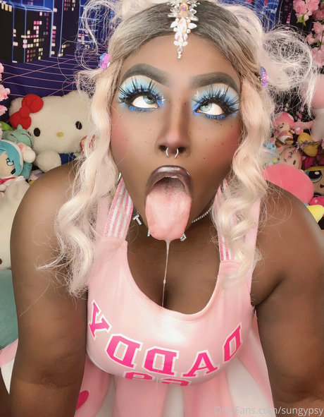 sungypsy modèle érotique collection