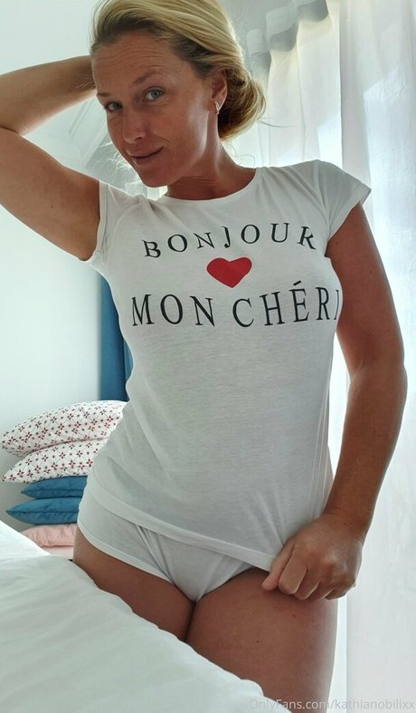 milf aux cheveux noirs onlyfans sexy meilleur archive