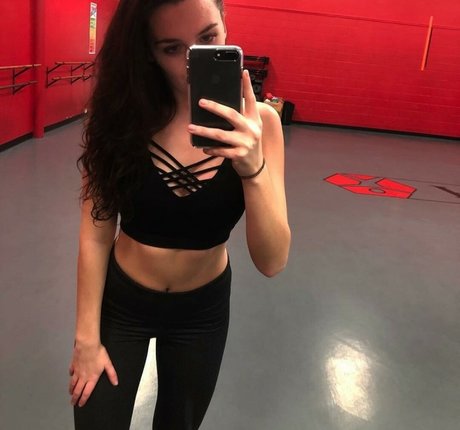 Hanna Zellers star du porno de haute qualité photo