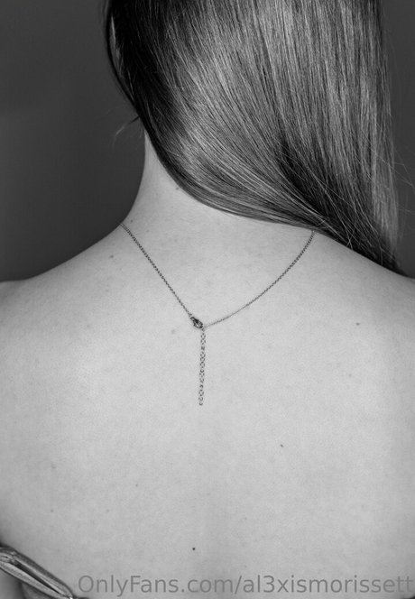 milf aux cheveux noirs onlyfans pornographique érotique des photos