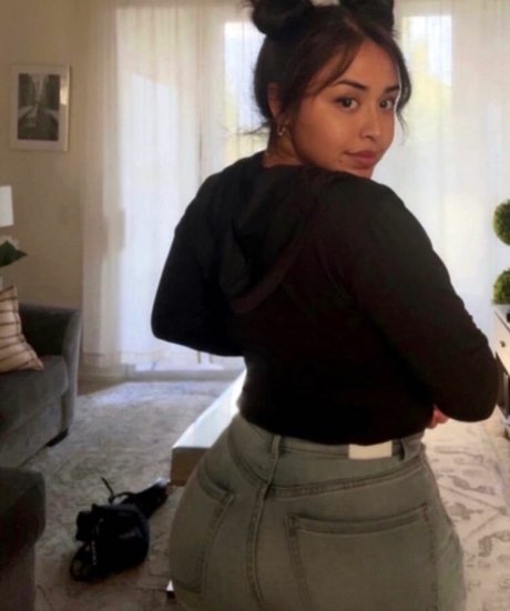 Sarai Fonseca modèle érotique archive