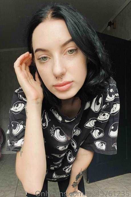 alicewonderfull modèle pornographique img