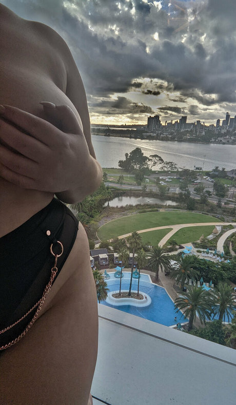 Lushberry modèle de sexe galerie