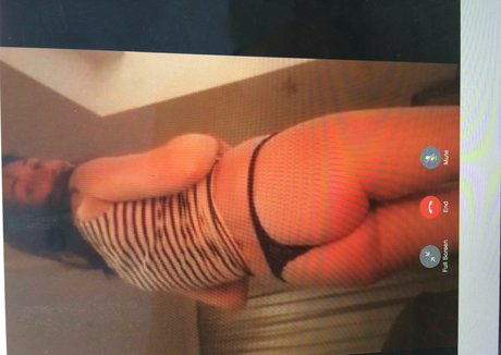 grand-mère onlyfans chaud belle archive