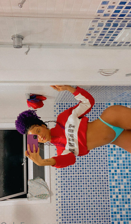 Mirella Santtanna star du porno sexy galeries