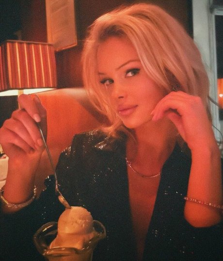 Carolina Marie modèle érotique img