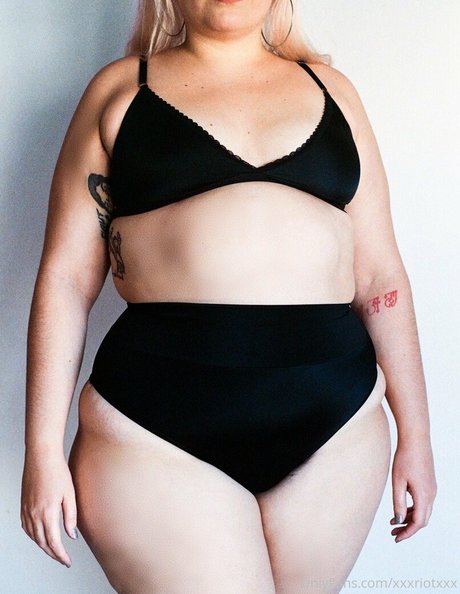 xxxriotxxx modèle gratuit photo