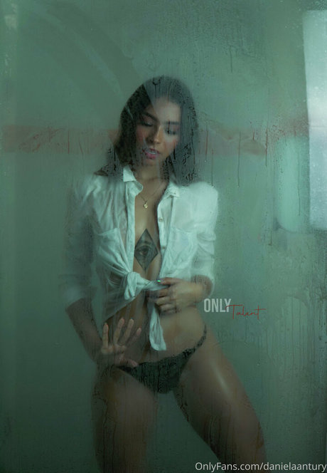 tatouages ​​blonds onlyfans joli art collection