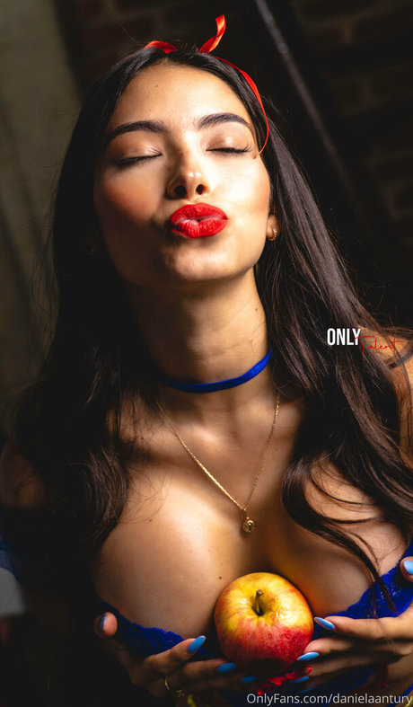 danielaantury star du porno nue des photos