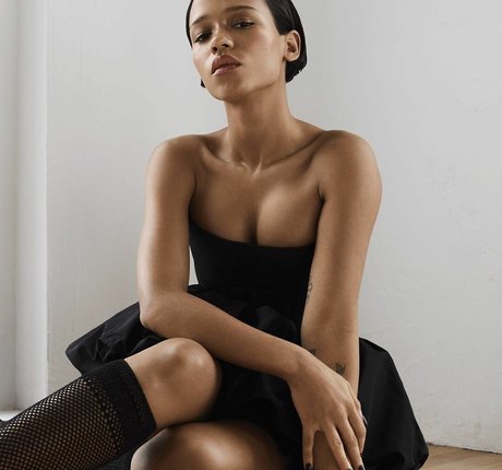 Taylor Russell meilleure star du porno photos