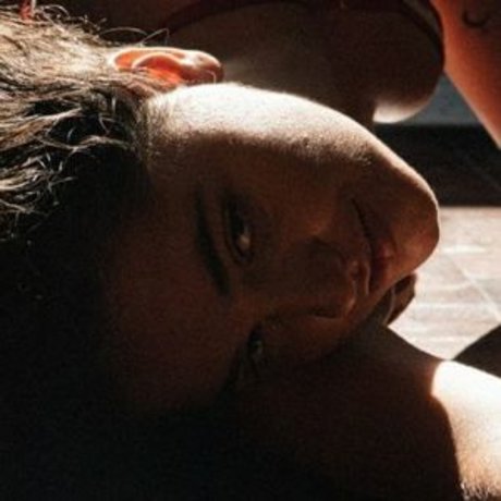 Paola Buzzone nus star du porno photo