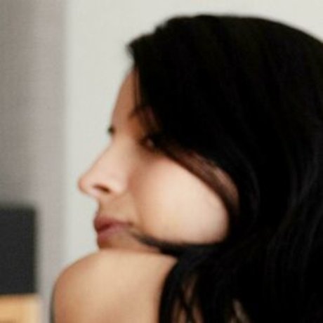 Neruvbe modèle pornographique photo