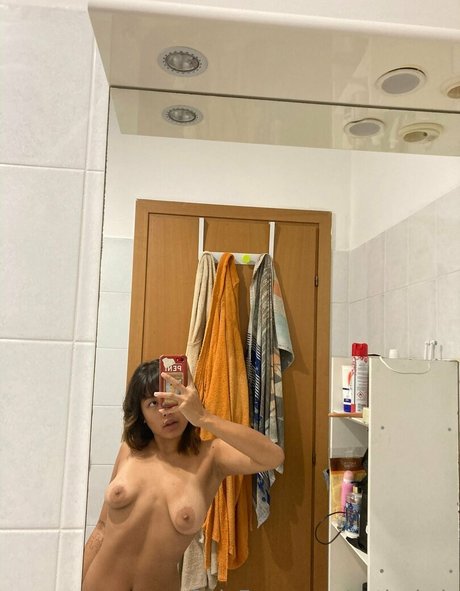 cutie kels modèle nu des photos