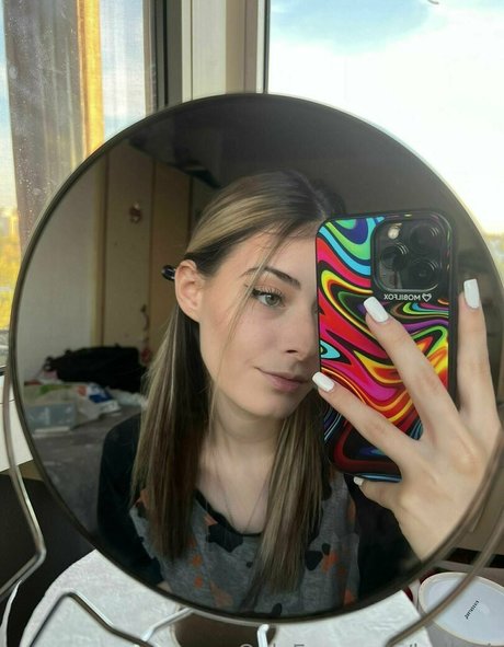 bella2k star érotique photo