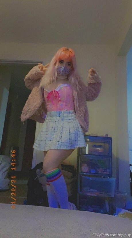 nglpup modèle nu des photos