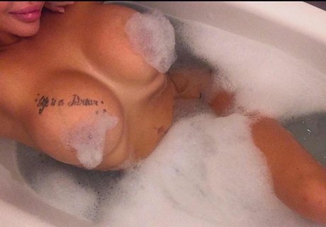 Kahina étoile exclusive archive